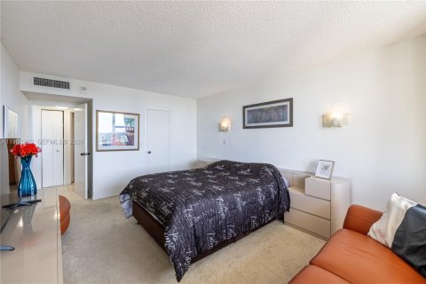 Condo in Hallandale Beach, Florida, 1 bedroom  № 2028101 - photo 22