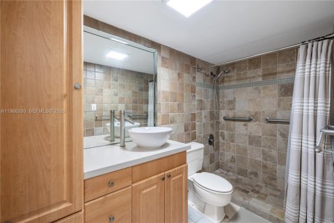 Condo in Hallandale Beach, Florida, 1 bedroom  № 2028101 - photo 19