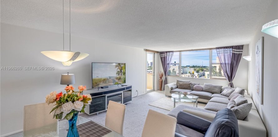 Condo in Hallandale Beach, Florida, 1 bedroom  № 2028101