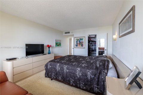 Condo in Hallandale Beach, Florida, 1 bedroom  № 2028101 - photo 28