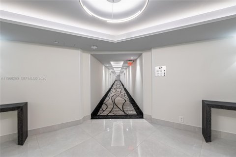 Condo in Hallandale Beach, Florida, 1 bedroom  № 2028101 - photo 3