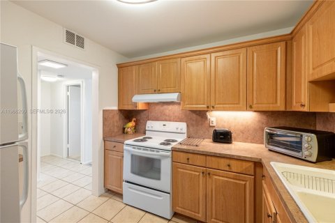Condo in Hallandale Beach, Florida, 1 bedroom  № 2028101 - photo 30