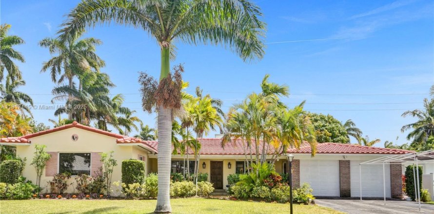 Casa en Hollywood, Florida 3 dormitorios, 209.87 m2 № 1774514