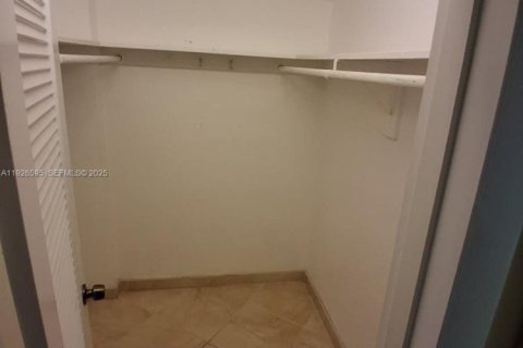 Condominio en venta en Aventura, Florida, 1 dormitorio, 71.35 m2 № 1994015 - foto 12