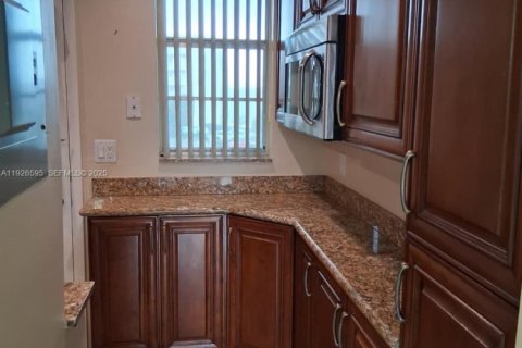 Condominio en venta en Aventura, Florida, 1 dormitorio, 71.35 m2 № 1994015 - foto 3