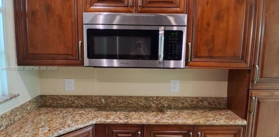 Condominio en Aventura, Florida, 1 dormitorio  № 1994015