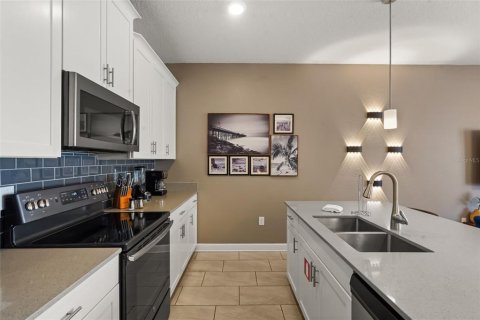 Adosado en venta en Davenport, Florida, 4 dormitorios, 177.81 m2 № 2198568 - foto 11