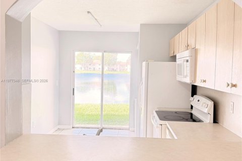 Copropriété à louer à Homestead, Floride: 2 chambres, 76.37 m2 № 2041670 - photo 3