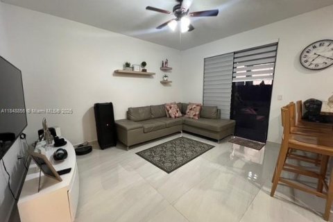 Townhouse in Doral, Florida 3 bedrooms, 149.11 sq.m. № 1888855 - photo 5