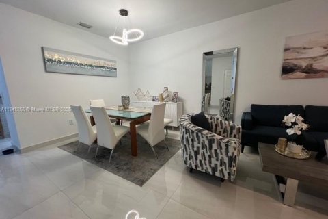 Townhouse in Doral, Florida 3 bedrooms, 149.11 sq.m. № 1888855 - photo 6