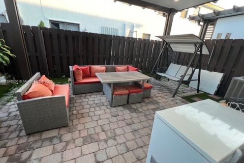 Townhouse in Doral, Florida 3 bedrooms, 149.11 sq.m. № 1888855 - photo 26