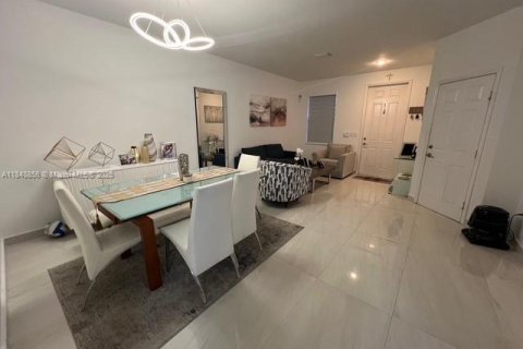 Townhouse in Doral, Florida 3 bedrooms, 149.11 sq.m. № 1888855 - photo 7