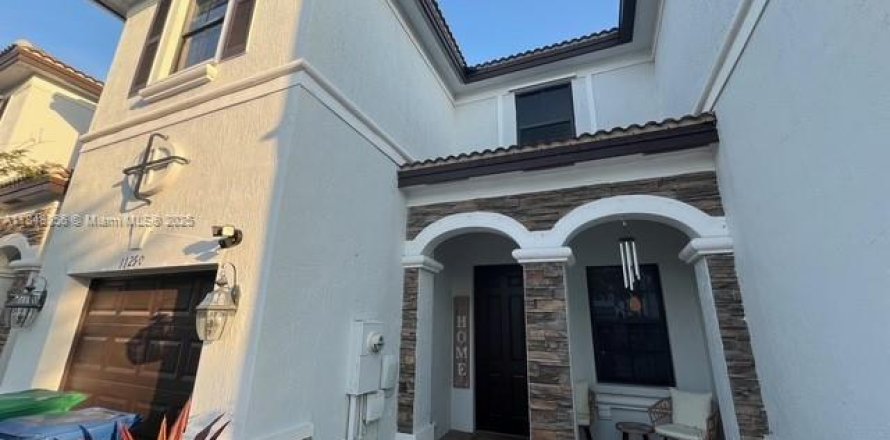 Townhouse in Doral, Florida 3 bedrooms, 149.11 sq.m. № 1888855