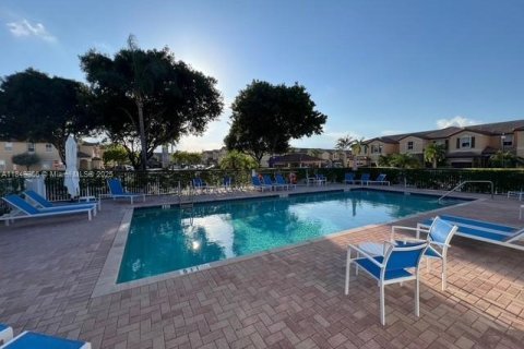 Townhouse in Doral, Florida 3 bedrooms, 149.11 sq.m. № 1888855 - photo 24