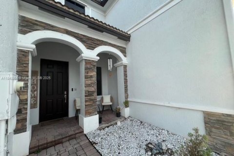 Townhouse in Doral, Florida 3 bedrooms, 149.11 sq.m. № 1888855 - photo 2