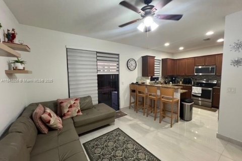 Townhouse in Doral, Florida 3 bedrooms, 149.11 sq.m. № 1888855 - photo 4