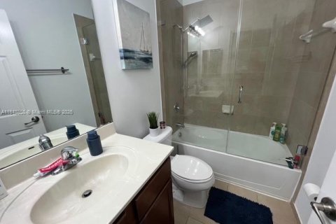 Townhouse in Doral, Florida 3 bedrooms, 149.11 sq.m. № 1888855 - photo 14