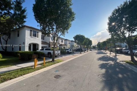 Townhouse in Doral, Florida 3 bedrooms, 149.11 sq.m. № 1888855 - photo 17