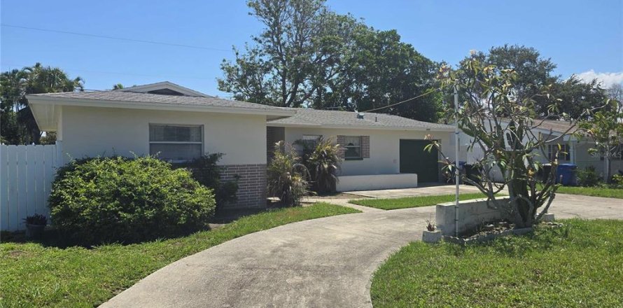Casa en Saint Petersburg, Florida 3 dormitorios, 127.46 m2 № 1801885