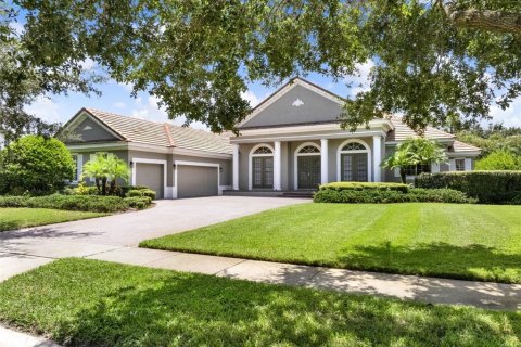House in Windermere, Florida 4 bedrooms, 348.48 sq.m. № 1873198 - photo 1