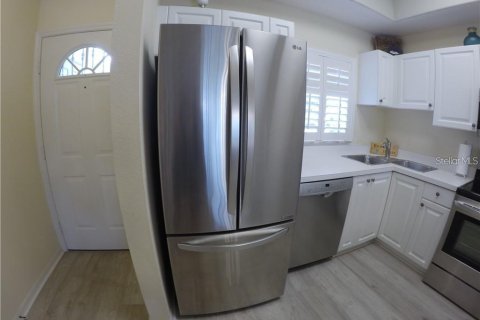 Condominio en alquiler en Sarasota, Florida, 2 dormitorios, 99.22 m2 № 249765 - foto 2