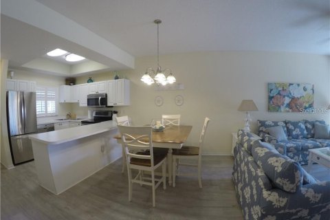 Condominio en alquiler en Sarasota, Florida, 2 dormitorios, 99.22 m2 № 249765 - foto 3