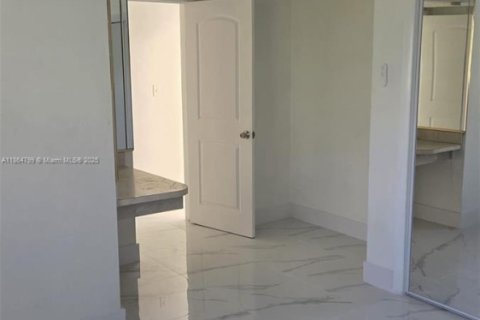 Appartement à louer à Virginia Gardens, Floride: 1 chambre, 1212 m2 № 1925906 - photo 6