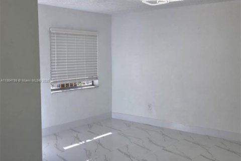 Appartement à louer à Virginia Gardens, Floride: 1 chambre, 1212 m2 № 1925906 - photo 8