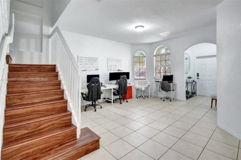 Townhouse in Miramar, Florida 4 bedrooms, 180.14 sq.m. № 1731560 - photo 12