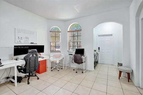 Townhouse in Miramar, Florida 4 bedrooms, 180.14 sq.m. № 1731560 - photo 8