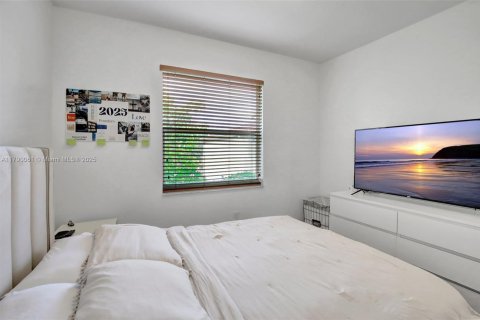 Townhouse in Miramar, Florida 4 bedrooms, 180.14 sq.m. № 1731560 - photo 24
