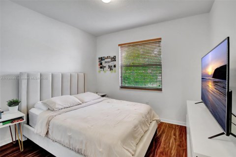Townhouse in Miramar, Florida 4 bedrooms, 180.14 sq.m. № 1731560 - photo 23