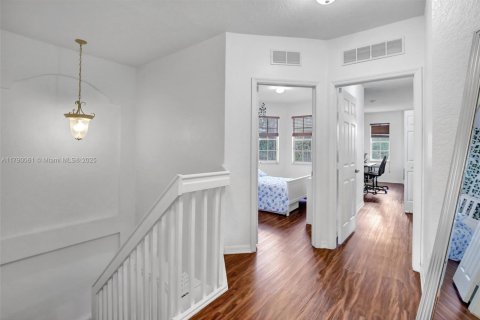 Townhouse in Miramar, Florida 4 bedrooms, 180.14 sq.m. № 1731560 - photo 30