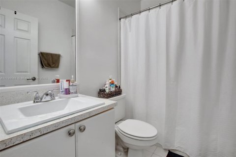 Townhouse in Miramar, Florida 4 bedrooms, 180.14 sq.m. № 1731560 - photo 26