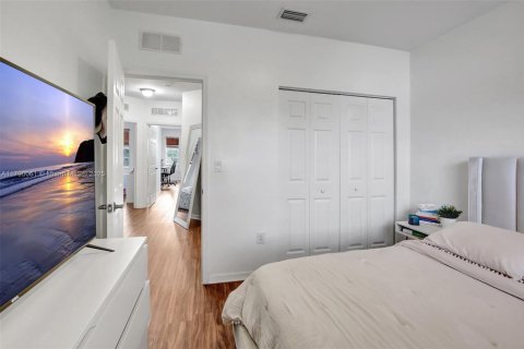 Townhouse in Miramar, Florida 4 bedrooms, 180.14 sq.m. № 1731560 - photo 25