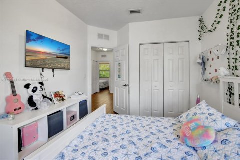 Townhouse in Miramar, Florida 4 bedrooms, 180.14 sq.m. № 1731560 - photo 28
