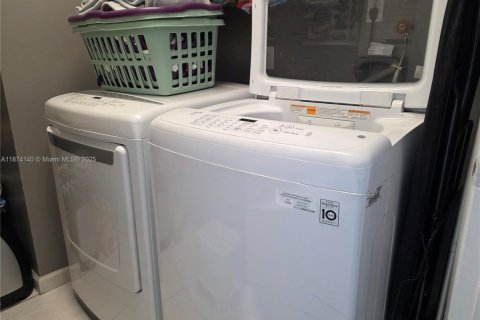 Adosado en venta en Miami, Florida, 3 dormitorios, 119.38 m2 № 1993908 - foto 26