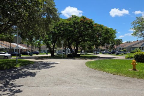 Adosado en venta en Miami, Florida, 3 dormitorios, 119.38 m2 № 1993908 - foto 1