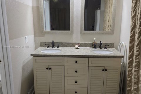 Adosado en venta en Miami, Florida, 3 dormitorios, 119.38 m2 № 1993908 - foto 17