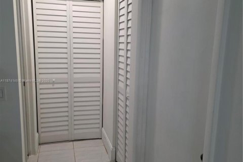 Adosado en venta en Miami, Florida, 3 dormitorios, 119.38 m2 № 1993908 - foto 22