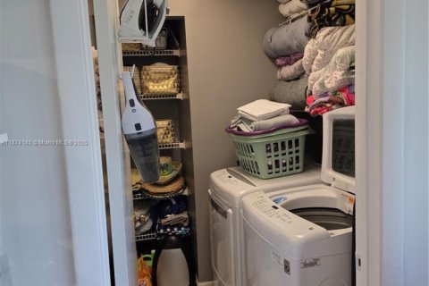 Adosado en venta en Miami, Florida, 3 dormitorios, 119.38 m2 № 1993908 - foto 25