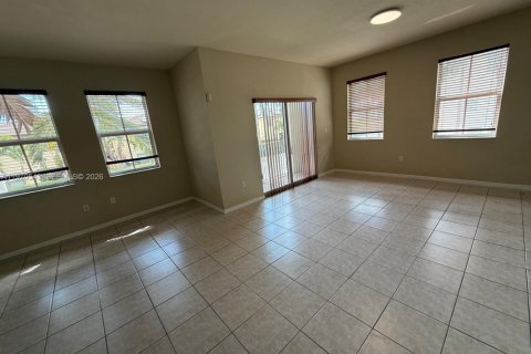 Condo in Doral, Florida, 2 bedrooms  № 2031435 - photo 6