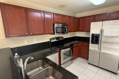 Condo in Doral, Florida, 2 bedrooms  № 2031435 - photo 3