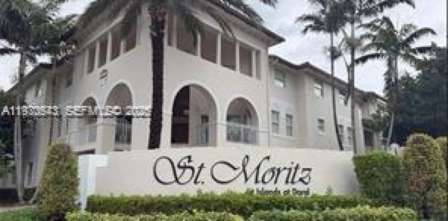 Condo in Doral, Florida, 2 bedrooms  № 2031435