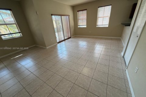 Condo in Doral, Florida, 2 bedrooms  № 2031435 - photo 8