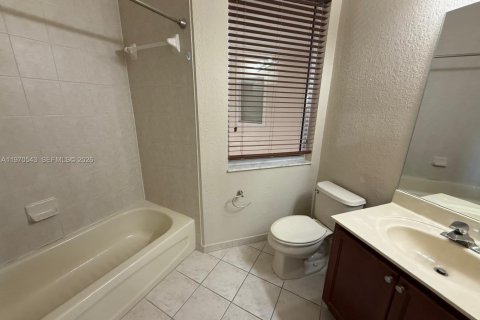 Condo in Doral, Florida, 2 bedrooms  № 2031435 - photo 14