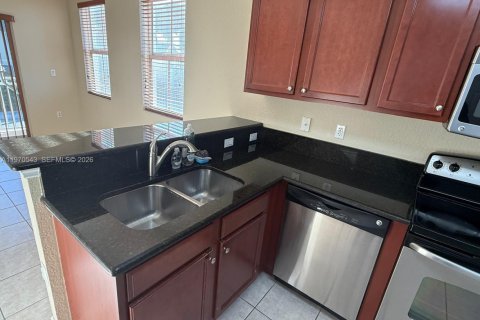 Condo in Doral, Florida, 2 bedrooms  № 2031435 - photo 2