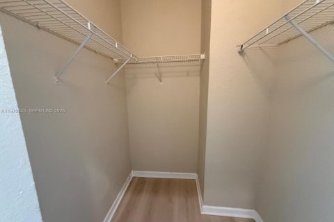 Condo in Doral, Florida, 2 bedrooms  № 2031435 - photo 12