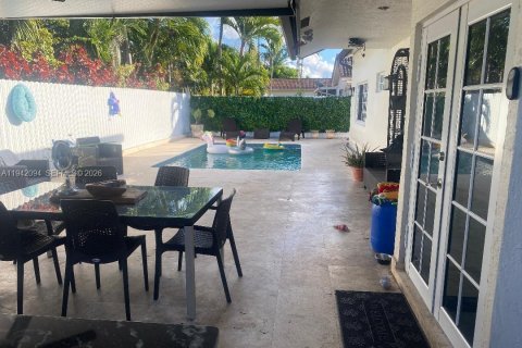 Villa ou maison à vendre à Miami, Floride: 3 chambres, 164.44 m2 № 1999269 - photo 13