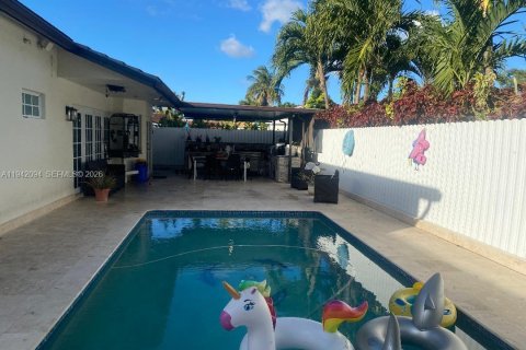 Villa ou maison à vendre à Miami, Floride: 3 chambres, 164.44 m2 № 1999269 - photo 3